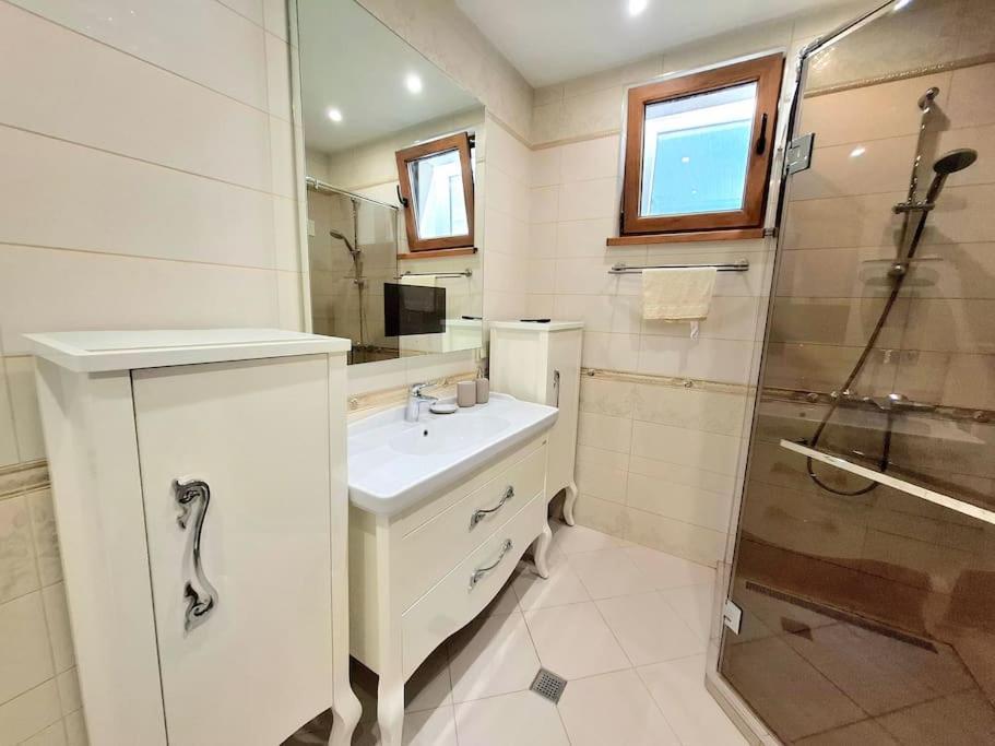 וארנה Spacious Prestige Penthouse מראה חיצוני תמונה