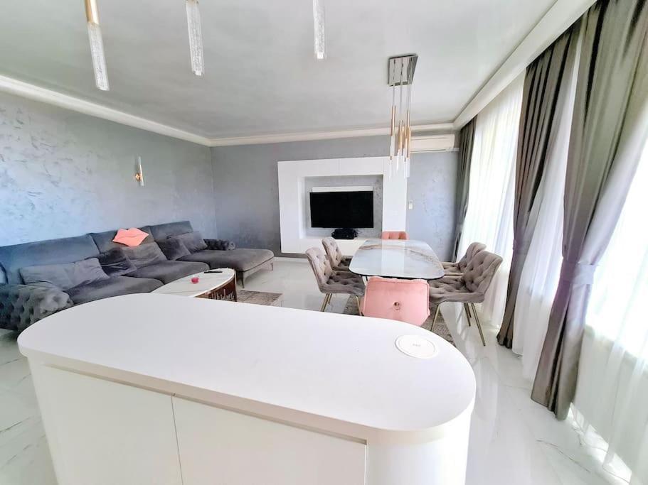 וארנה Spacious Prestige Penthouse מראה חיצוני תמונה