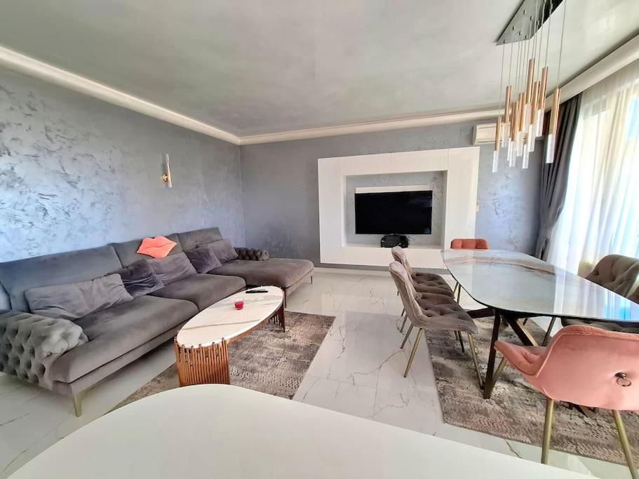 וארנה Spacious Prestige Penthouse מראה חיצוני תמונה