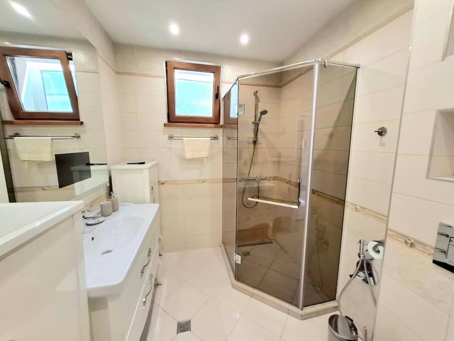 וארנה Spacious Prestige Penthouse מראה חיצוני תמונה