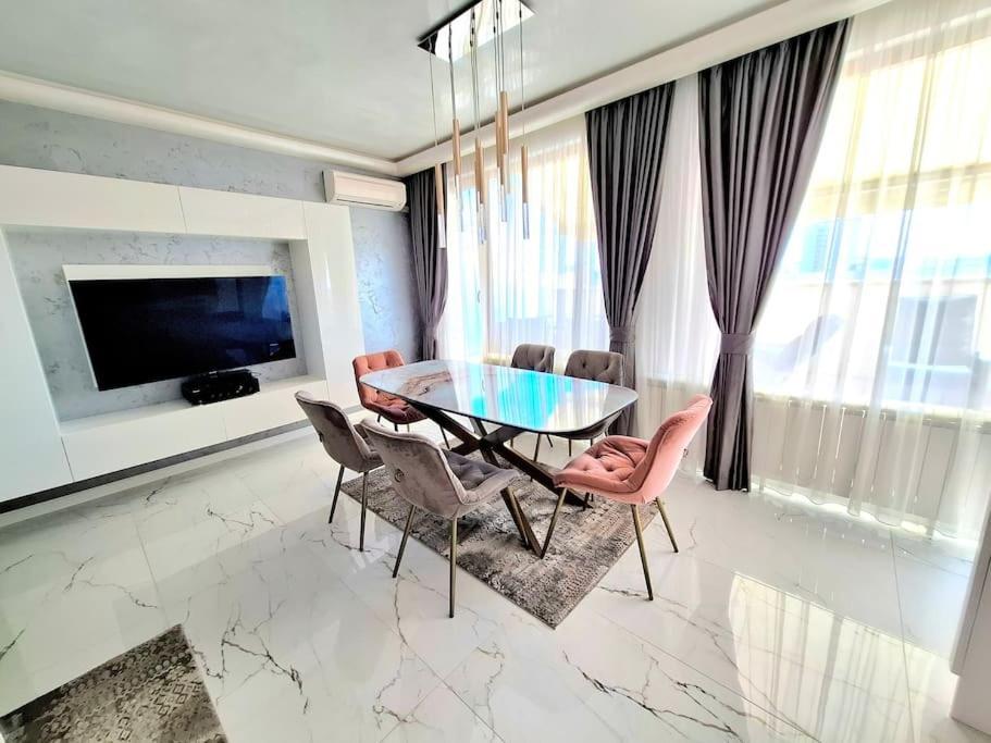 וארנה Spacious Prestige Penthouse מראה חיצוני תמונה