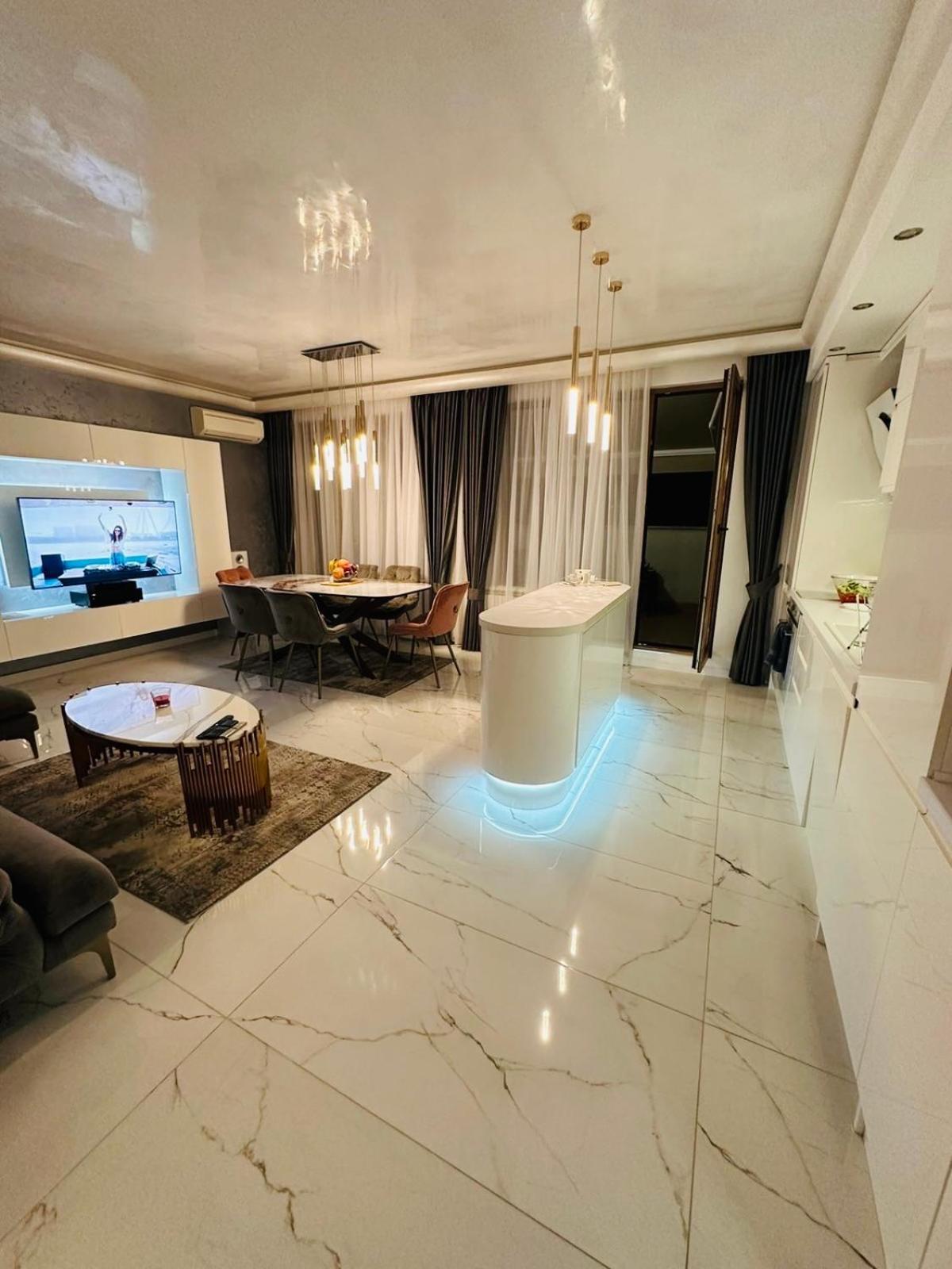 וארנה Spacious Prestige Penthouse מראה חיצוני תמונה